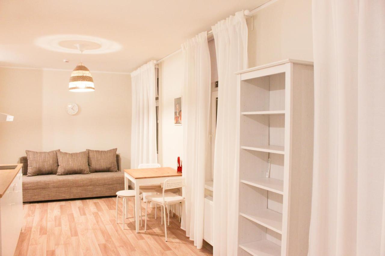 Bright Spacious Apartment In Riga With Free Parking Ngoại thất bức ảnh