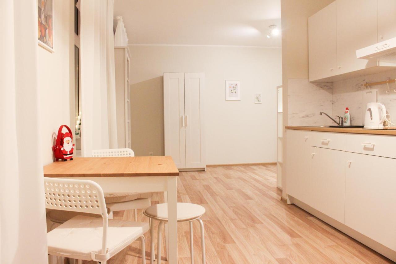 Bright Spacious Apartment In Riga With Free Parking Ngoại thất bức ảnh