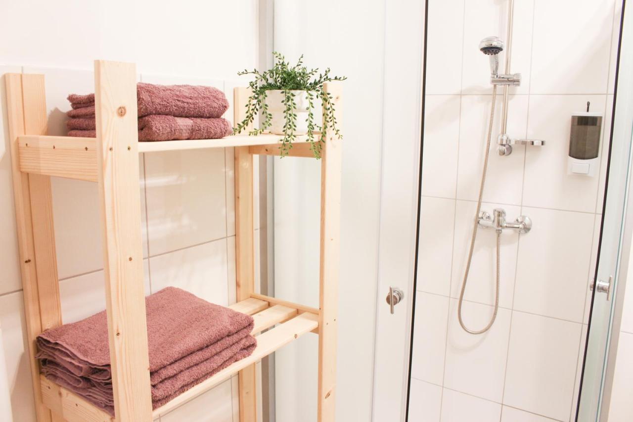 Bright Spacious Apartment In Riga With Free Parking Ngoại thất bức ảnh