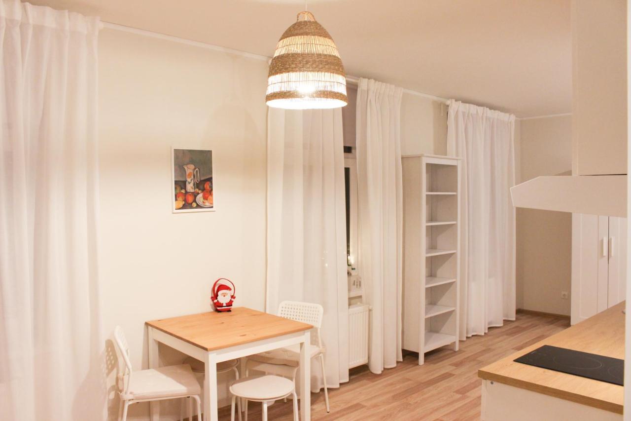 Bright Spacious Apartment In Riga With Free Parking Ngoại thất bức ảnh