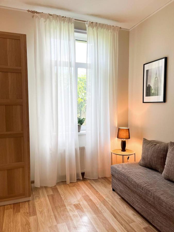 Bright Spacious Apartment In Riga With Free Parking Ngoại thất bức ảnh