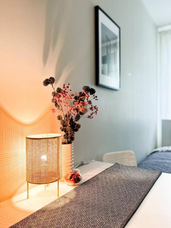 Bright Spacious Apartment In Riga With Free Parking Ngoại thất bức ảnh