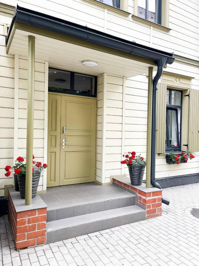 Bright Spacious Apartment In Riga With Free Parking Ngoại thất bức ảnh