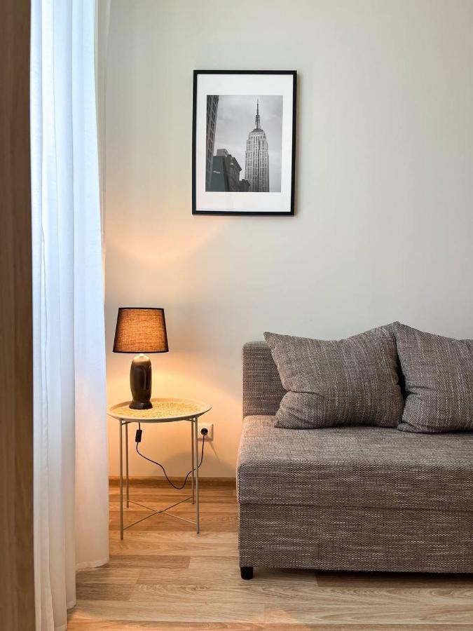 Bright Spacious Apartment In Riga With Free Parking Ngoại thất bức ảnh
