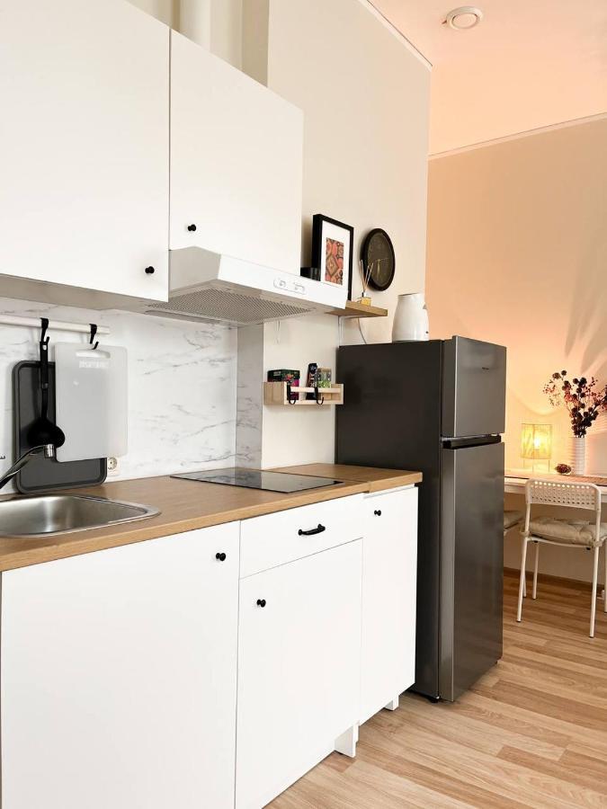 Bright Spacious Apartment In Riga With Free Parking Ngoại thất bức ảnh