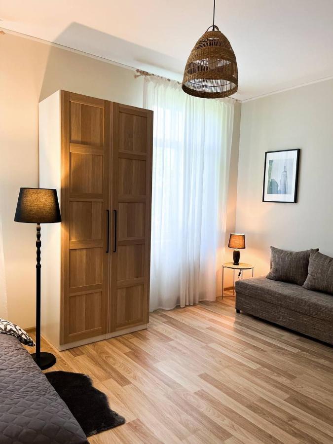 Bright Spacious Apartment In Riga With Free Parking Ngoại thất bức ảnh