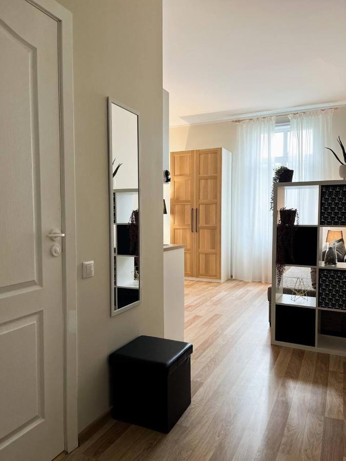 Bright Spacious Apartment In Riga With Free Parking Ngoại thất bức ảnh