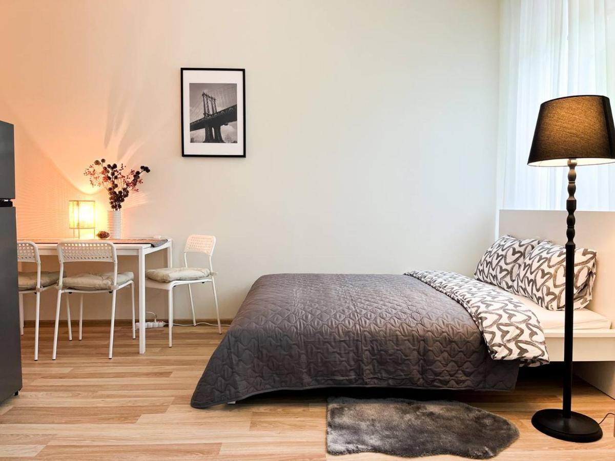 Bright Spacious Apartment In Riga With Free Parking Ngoại thất bức ảnh