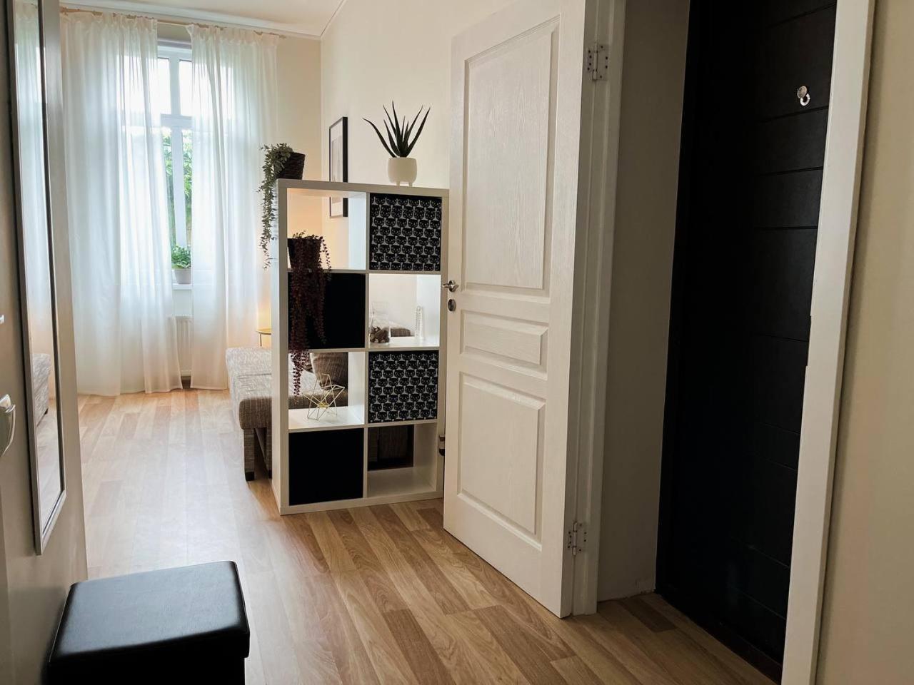 Bright Spacious Apartment In Riga With Free Parking Phòng bức ảnh